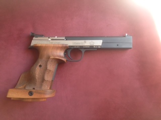 Hola vendo pistola HAMMERLI X-ESSE SPORT
La pistola es del calibre 22 esta como nueva ,apenas he tirado 02