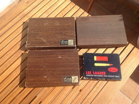 Pongo a la venta cuatro kits de recarga manual de los años 60.

Los kits están completos, con todos sus 00