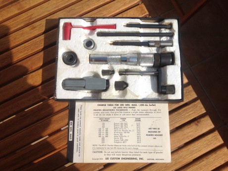 Pongo a la venta cuatro kits de recarga manual de los años 60.

Los kits están completos, con todos sus 20