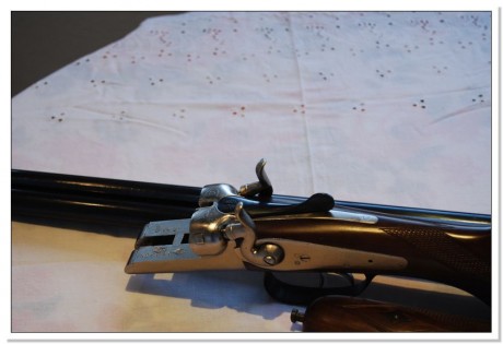 Vendo escopeta paralela, marca EX, calibre 16 de perrillos, con cañones de 71 cm de longitud, con choque 02