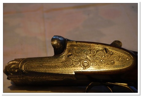 Vendo escopeta paralela, marca JABALI de pletina larga, con cañones de 70 cm de longitud, con choque de 00