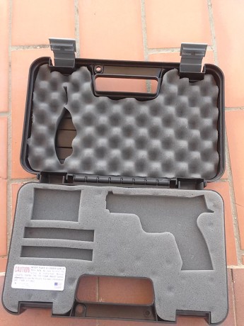 Hola a todos:
Vendo maletin original para Smith & Wesson M&P 9 mm. El color es negro, aunque en 01