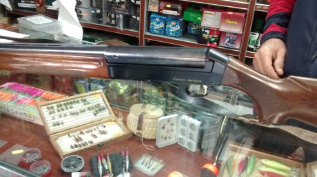 Buenas tardes;

Se vende escopeta semiautomática Benelli Premium Superligera.

-Calibre 12. 
-Cañón de 00