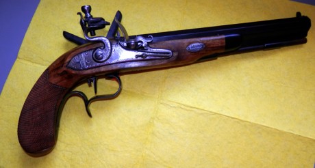 Hola, vendo pistola de chispa para Cominazzo marca: Arsa, modelo J. Manton de calibre 44 y cañón liso, 02