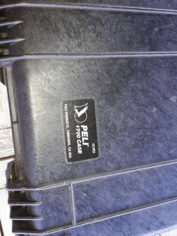 Peli 1700, buen estado, sin golpes, ruedas, cierres, visagras, asas , en buenisimo estado.

160€ 02