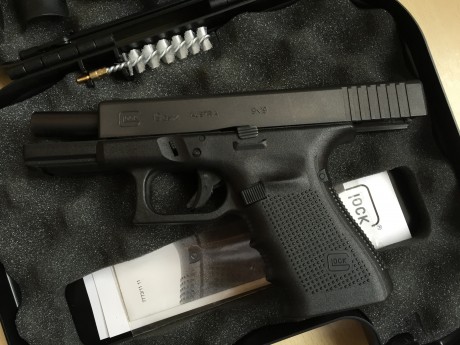 Glock 19 4ª Generación. Adquirida nueva en noviembre de 2012. Guiada en B. Tiene pegados escasamente 50 02