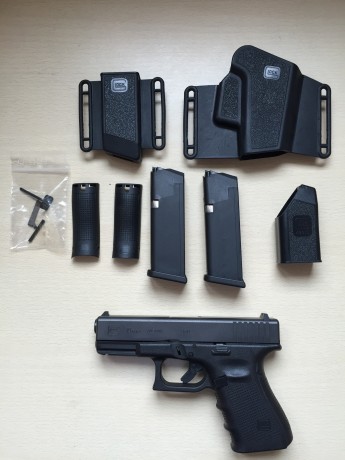 Glock 19 4ª Generación. Adquirida nueva en noviembre de 2012. Guiada en B. Tiene pegados escasamente 50 01