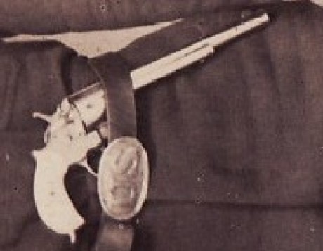 Hace unos días encontré por casualidad en una web extranjera un arma a la venta que hacía muchos años 20