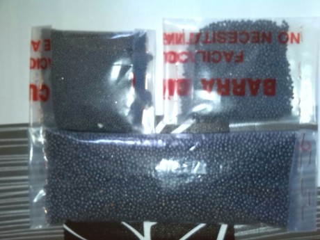 Pues haciendo limpieza entre todo lo que tengo para el tiro, me he encontrado con algunas bolsas de perdigones. 00