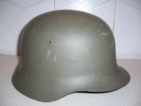 Hola 
Vendo este casco, parece nuevo, sólo tiene un pequeño bollo en la parte de arriba.
Precio: 50,00 02