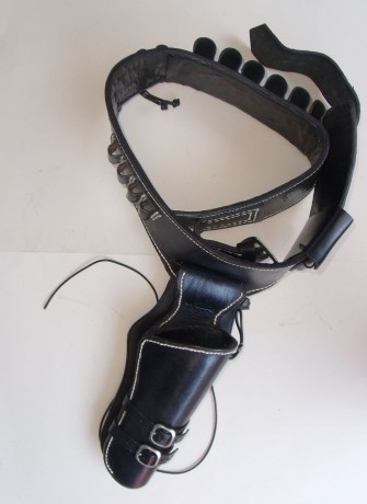 Únicamente en venta, no se cambia, canana de cuero para coleccionista o revolver far west en perfecto 01