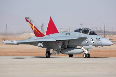Pues eso, en este hilo pretendo deleitaros como amantes de los aviones de combate que sois muchos, con 90
