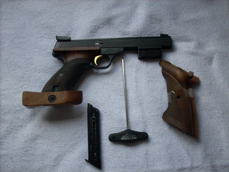 Hola foreros, por cierre campo tiro álaga, vendo mi pistola  FN-BOWNING, modelo internacional, muy buena 01