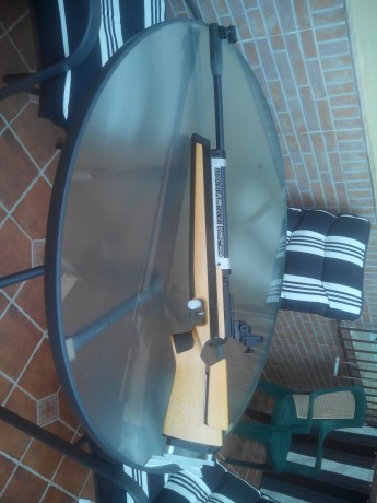 Vendo carabina de competición Anschütz Super Air 2002 de palanca. 
Está en perfectas condiciones de funcionamiento 02