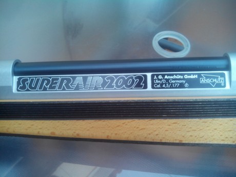 Vendo carabina de competición Anschütz Super Air 2002 de palanca. 
Está en perfectas condiciones de funcionamiento 11