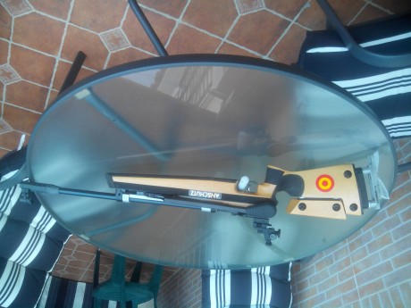 Vendo carabina de competición Anschütz Super Air 2002 de palanca. 
Está en perfectas condiciones de funcionamiento 22