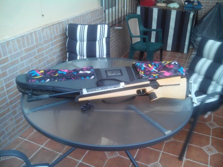 Vendo carabina de competición Anschütz Super Air 2002 de palanca. 
Está en perfectas condiciones de funcionamiento 20