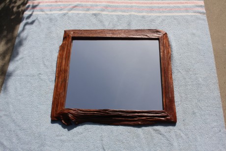 Espejo antiguo madera tailandesa


Medidas 70cm x 80cm

El espejo esta impecable y presenta un reflejo 01
