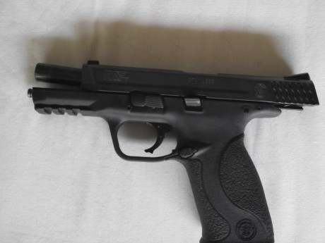 Buenas a todos, vendo (no interesa cambio) pistola S & W MP 9 Guiada en A. Tiene escasamente 100 disparos 00