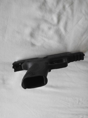 Buenas a todos, vendo (no interesa cambio) pistola S & W MP 9 Guiada en A. Tiene escasamente 100 disparos 10