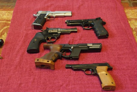 Hola. Por abandonar la licencia F vendo todas las armas guiadas en ella que tengo.
Todas están en perfecto 00