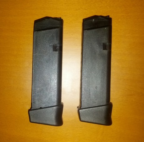 Vendo 2 cargadores de Glock 19. Capacidad 15+2. Están en perfecto estado. Se han utilizado dos veces. 00
