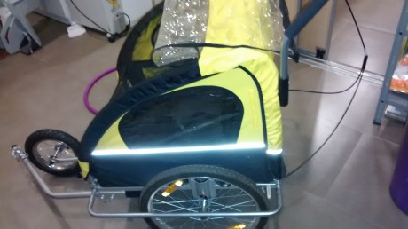 Buenas, vendo este remolque para bicicleta para dos niños, dispone de amortiguacion y se puede poner una 02
