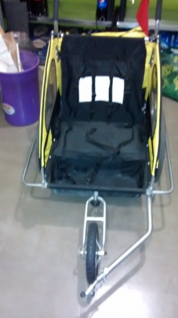Buenas, vendo este remolque para bicicleta para dos niños, dispone de amortiguacion y se puede poner una 00