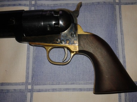 hola vendo o cambio por pistola de aire de competicion- .
un revolver nuevo mod. pietta calibre 44 en 00