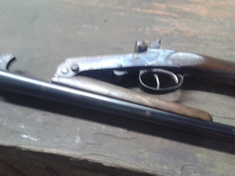 Hola.
Un amigo me ha dicho que le ponga en venta esta paralela (yuxtapuesta) del calibre 410. Marca KL 01