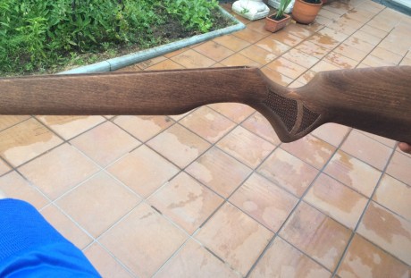 Hola a todos.Como tenia la culata de la cometa fenix con bastantes arañazos y toques,decidi lijarla y 01