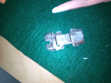 Buenas compañeros...por pardillo me callo en agua del deshumidificador del armero...uno de esos de bolitas...encima 00