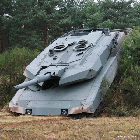 El Revolution MBT es un paquete de actualización modular para los Leopard 2A4. Fue desarrollado por Rheinmetall. 10