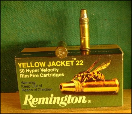 Me acabo de comprar una carabina del .22 LR fuerte, de oferta, nueva, con cuatro cargadores, semiautomática, 41