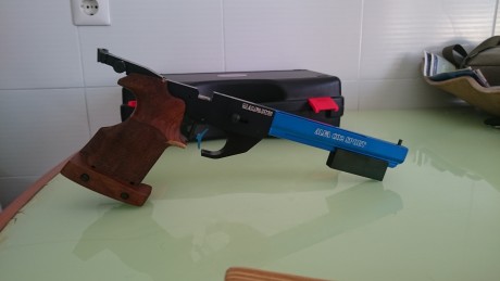 Vendo pistola Alfa max sport match CO2
en su caja con todos los complementos en perfecto estado 
precio: 01