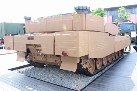 El Revolution MBT es un paquete de actualización modular para los Leopard 2A4. Fue desarrollado por Rheinmetall. 51