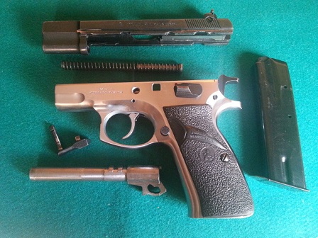 Hola compañeros. Vuelvo a poner en venta una CZ 85 9 m/m en Inoxidable, la compre  y no la uso y para 01
