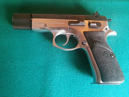 Hola compañeros. Vuelvo a poner en venta una CZ 85 9 m/m en Inoxidable, la compre  y no la uso y para 00