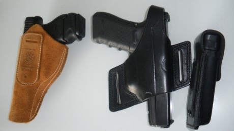 SE VENDE:

1)Funda de cuero negra diestro marca G DIAZ, nueva nunca usada, es tipo bikini y puede utilizarse 00