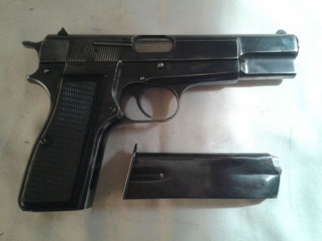 Cambio FN HP 35 del calibre 9mm, un trozo de nuestra historia ya que perteneció a uno de los dirigentes 00