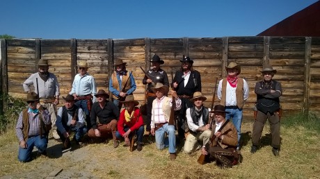 ESO!!!!, los chicos del C-B Ranch (Cantoblanco) han preparado una vez más una de vaqueros. La presentan 40