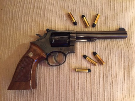 hola vendo este maravilloso revolver Smith & Wesson K14 38 special, excelente por su precision y su 02