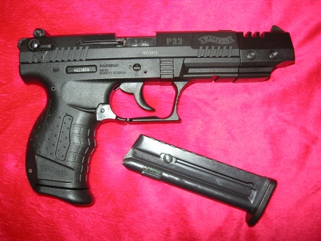 Vendo Pistola marca WALTHER modelo P-22 Target calibre 22 lr guiada en F, como podéis ver en las fotos 01