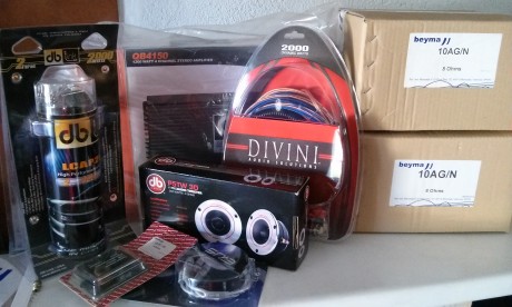 Hola,
Tras haber comprado este equipo de sonido para bandeja trasera, me deshago del coche  
esta nuevo 02