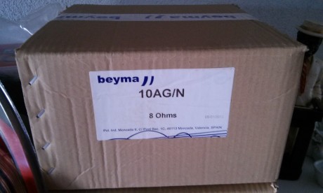 Hola,
Tras haber comprado este equipo de sonido para bandeja trasera, me deshago del coche  
esta nuevo 01