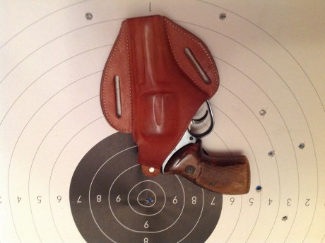 Vendo una carabina Unique X-51 bis calibre 22 LR.: Estado bueno. Cantonera regulable. Dos cargadores de 90