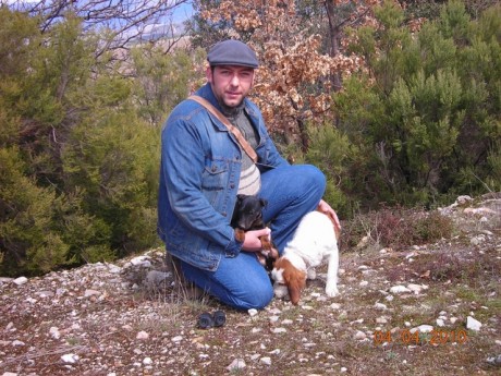 Hola tengo un jadg terrier macho de 3 meses y una perra de 5 meses cruze de beagle y grifón (aunque parezca 00