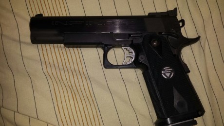 Saludos a todos los compañeros y compañeras aficionados al tiro, mi amigo Juan, y compañero de club, me 12