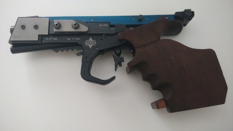 Hola a todos los foreros,pongo a la venta esta machtguns mg4 calibre .32 (mecanica)con cacha M ,la cual 01