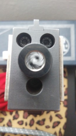 Hola a todos los foreros,pongo a la venta esta machtguns mg4 calibre .32 (mecanica)con cacha M ,la cual 00